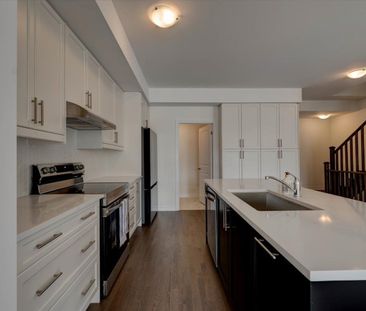 For Lease - 22 Griffith Street, Aurora, Ontario - Photo 1