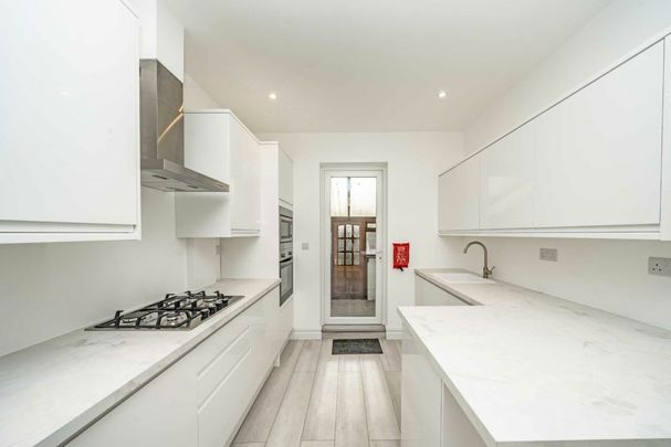Alexandria Road, W13, London - Photo 1