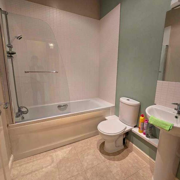 Bury Old Road, Prestwich, M25 - Photo 1