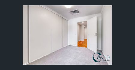 Rare 4-Bedroom Apartment in East Perth – Stunning River Views! - Photo 5