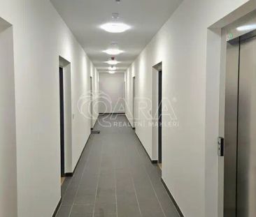 Krásný byt 2+kk s lodžií a garáží v moderní novostavbě - Hlubočepy,... - Photo 2