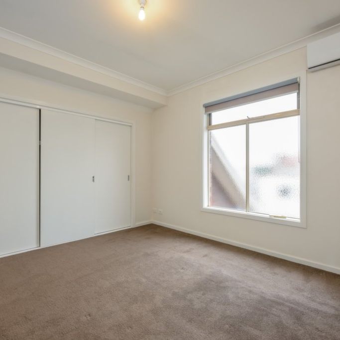 Modern Townhouse Living - Entrance to Property Via Laneway in Sussex St - Photo 1