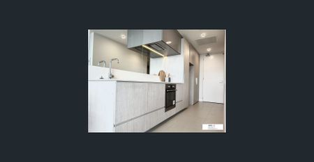 1 bedroom, 1 bathroom, 1 car park and large balcony next to Highpoint - Photo 5