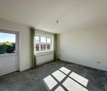 2 bedroom end of terrace house to rent - Photo 2