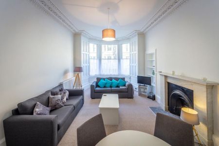 3 bedroom flat to rent - Photo 2