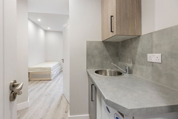 Studio Flat, Grafton Road, NW5 - Photo 1