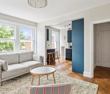 SHORT LET: A beautifully presented two-bedroom split-level apartment, ideally situated on the highly desirable Friars Stile Road in the heart of Richmond. - Photo 2
