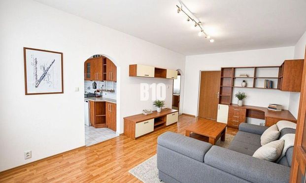 PRENÁJOM: 3 izbový byt Čadca - Photo 1