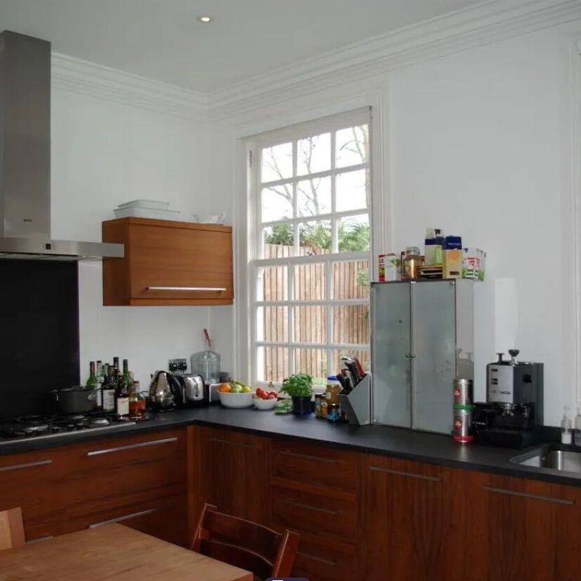 14 Bracknell Gardens, Hampstead, London, NW3 7EB - Photo 1