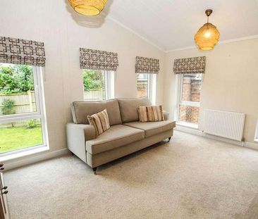 Lodge Thames Retreat, Chertsey Lane, Staines-upon-thames, TW18 - Photo 1