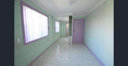 COMFORTABLE & GOOD CONDITION 3 BRICK BEDROOM HOUSE! - Photo 2