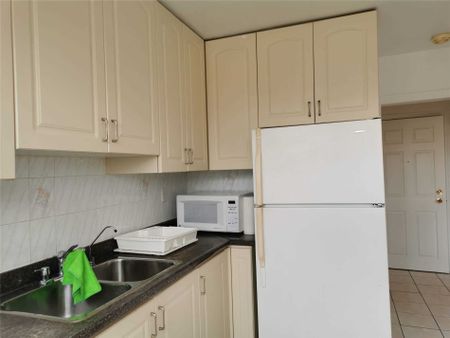 For Lease - 407 Royal York Road Unit# Upper, Toronto, Ontario - Photo 3