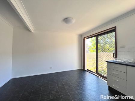 2/6 Campbell Place, Nowra, NSW 2541 - Photo 3