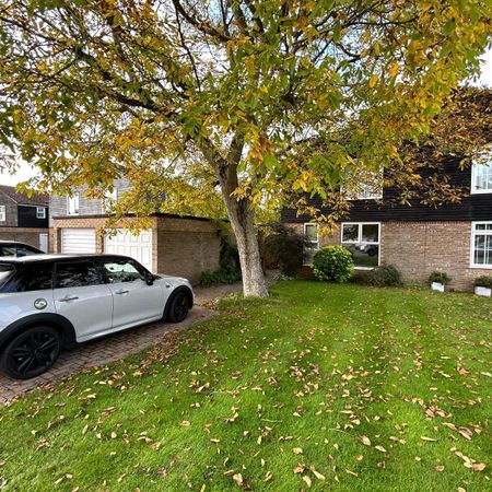 1 bedroom in Coningsby, Bracknell - Photo 3