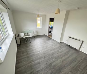1 Bed Flat, Pittman Gardens, IG1 - Photo 1