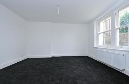 2 bedroom ground floor flat to rent - Photo 4