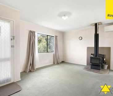 3 bedroom property in Ranui - Photo 3