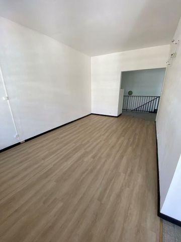 Location Appartement 4 pièces 85m² ST DENIS 97400 - Photo 5