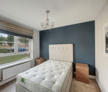 A spacious and stylish, furnished 2 bedroom ground floor apartment ... - Photo 4