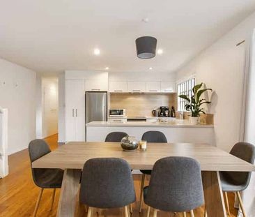 Charming Home on Roslyn Terrace - Photo 3