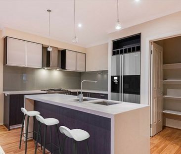 Modern and Spacious Home AVAILABLE 12th of NOVEMBER - Photo 4