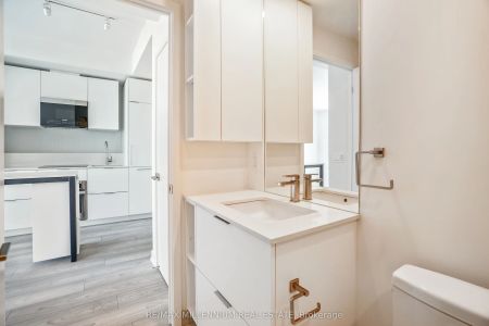 1 FAIRVIEW Road E #1107 - Photo 2