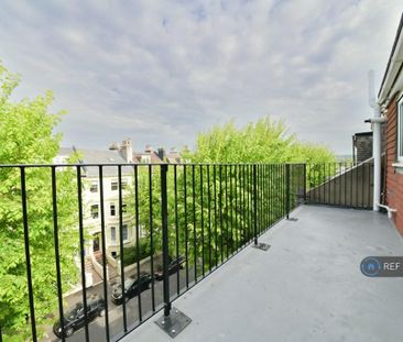 2 bedroom penthouse to rent - Photo 5