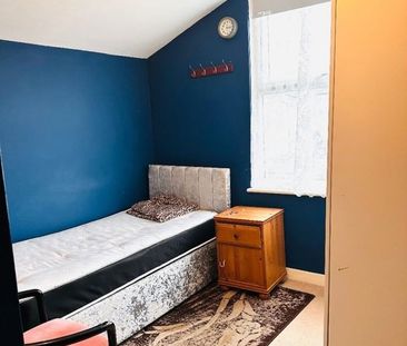 Room in a Shared House, Brafferton Road, CR0 - Photo 3