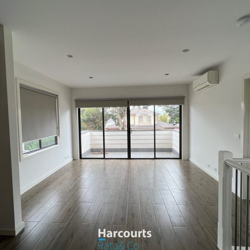 Cosy and Bright 3-Bedroom Home in Pascoe Vale - Photo 1