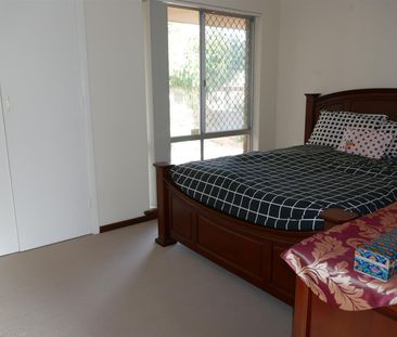 ROSSMOYNE HIGH SCHOOL ZONE! - Photo 3