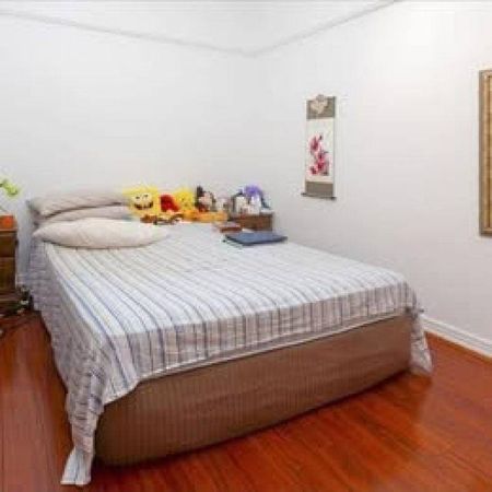 Fully Furnished 2 Bedroom Apartment in Heart of Brisbane - Photo 3