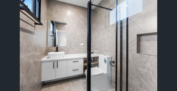 Sleek & Sophisticated Reservoir Townhouse - Photo 1