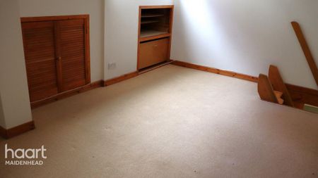 3 bedroom end of terrace house to rent - Photo 3