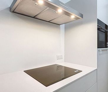 Appartement te huur in Ukkel voor € 1.700 met 1 slaapkamer - Photo 2