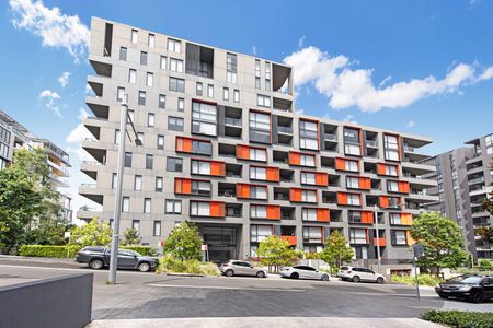 Experience Luxury Living with Ultimate Convenience - Photo 3