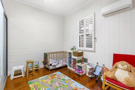 Spacious Five Bedroom Character Home in the Heart of New Farm - Photo 4