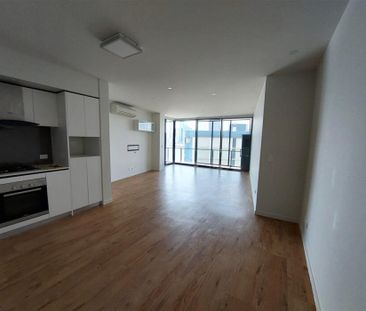 Modern Apartment with Stunning Views - Photo 1