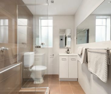 Light, bright & only a short walk to Hawksburn village! - Photo 6