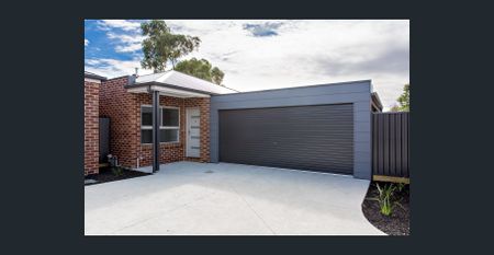 LOW MAINTENANCE UNIT IN SEBASTOPOL - Photo 3