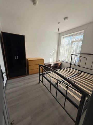 1 bedroom in a house share to rent - Photo 4