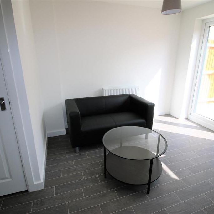 5 bedroom private hall to rent - Photo 1