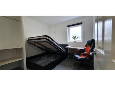 2 bedroom flat to rent - Photo 4