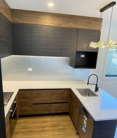 Near NEW Stylish townhouse in St Heliers - Photo 3