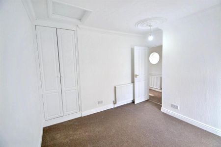 2 bedroom end of terrace house to rent - Photo 3