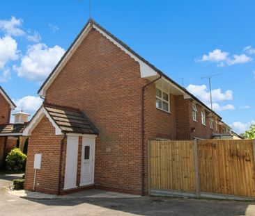 Withy Bush, Burgess Hill, RH15 - Photo 2