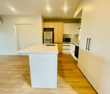 NEW LYNN, 3 BEDROOMS - Photo 3