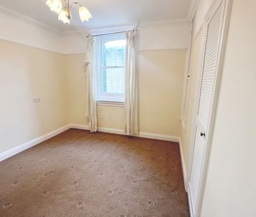 2 Bedroom Flat, The Drive, Hove - Photo 4