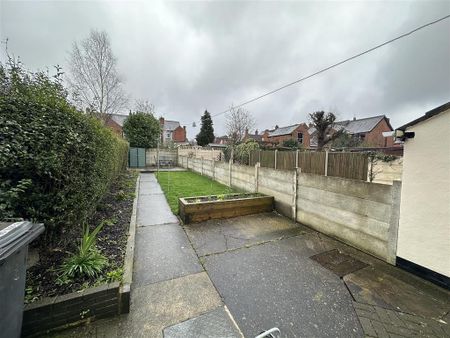 3 bedroom semi-detached house to rent - Photo 3