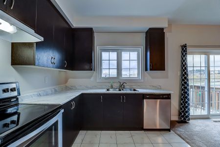 For Lease - 67 Daniele Crescent, Bradford West Gwillimbury, Ontario - Photo 2