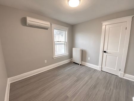 $1,925 / 2 br / 1 ba / 750 sqft 2BR Duplex in Hamilton - Photo 3